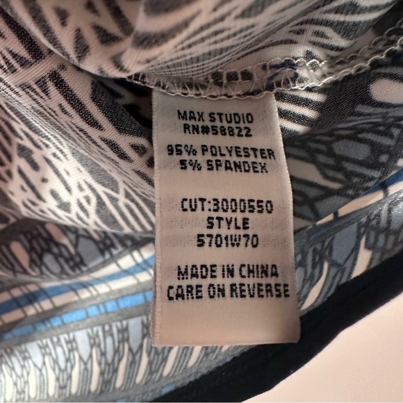 Max Studio V Neck 3/4 Sleeve Geometric Pattern Top Cool, Soft & Stretchy S - Picture 12 of 17